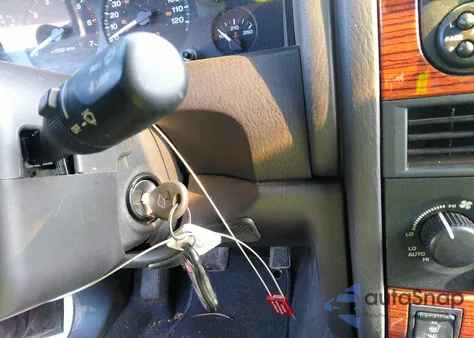 1999 Jeep Grand Cherokee Limited z USA, uszkodzony, nr VIN 1J4GW68N8XC770305